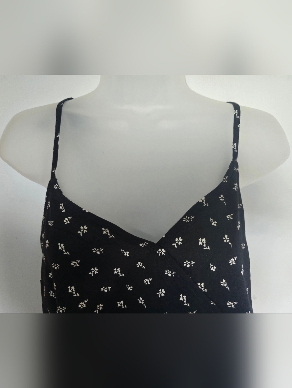 NWT Hollister tank topWomens size large Black And White Floral Tie Straps Floral - Picture 2 of 7